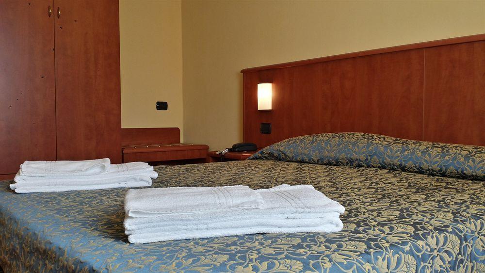 Hotel Postumia Доссобуоно Екстер'єр фото