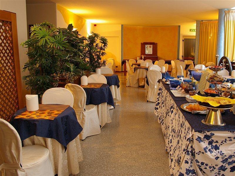 Hotel Postumia Доссобуоно Екстер'єр фото