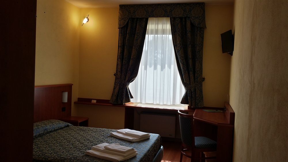 Hotel Postumia Доссобуоно Екстер'єр фото