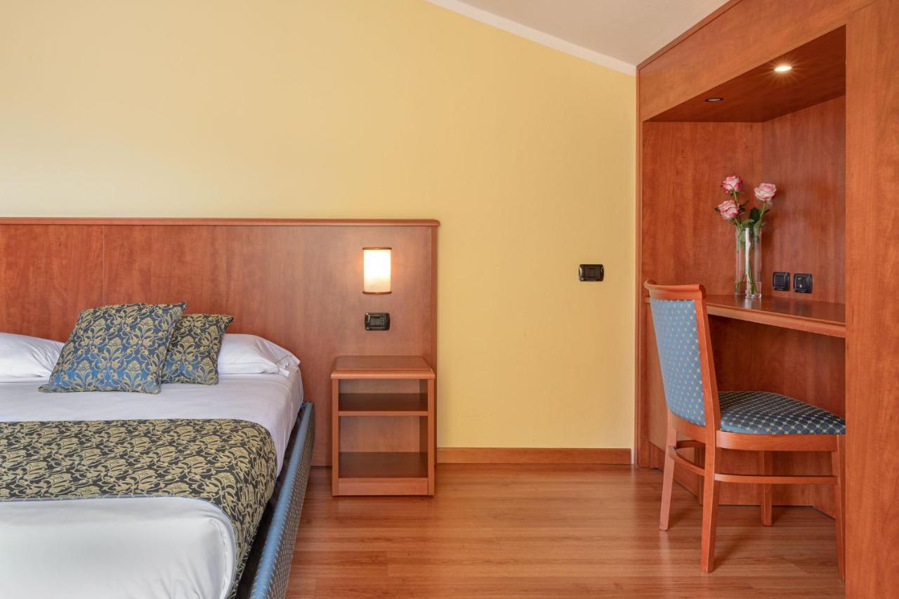 Hotel Postumia Доссобуоно Екстер'єр фото